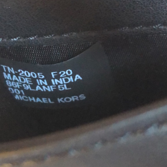 Michael Kors Andy Wallet - Picture 7 of 8